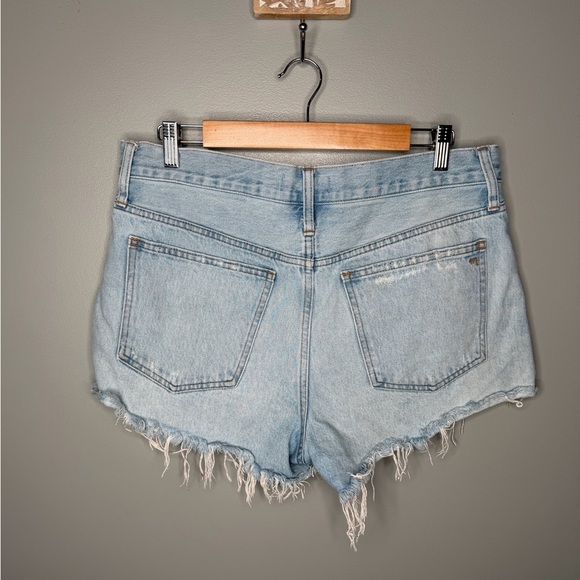 Madewell Relaxed Denim Shorts in Cedarcroft Wash - Picture 4 of 11